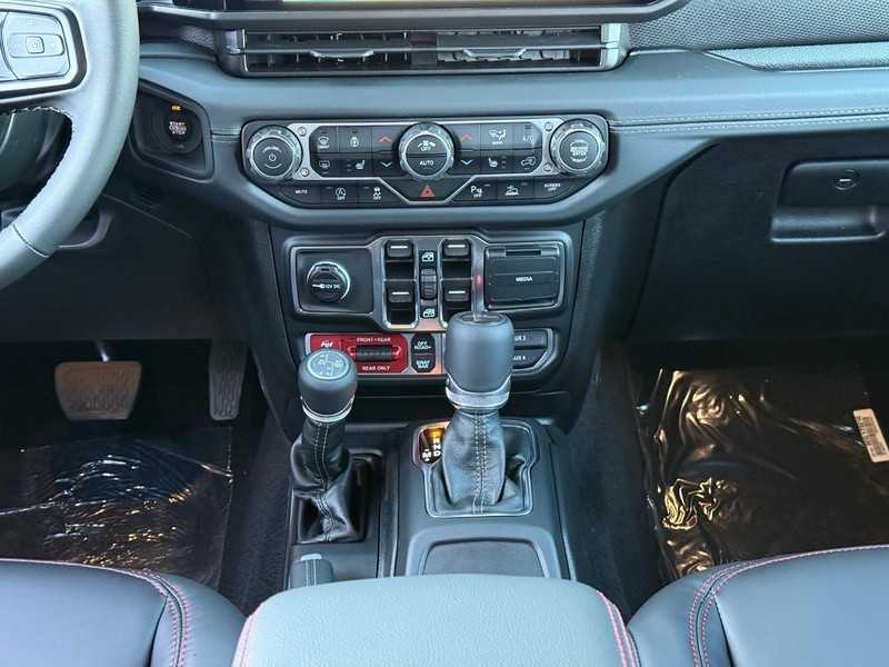 Jeep Gladiator Vehicle Full-screen Gallery Image 9