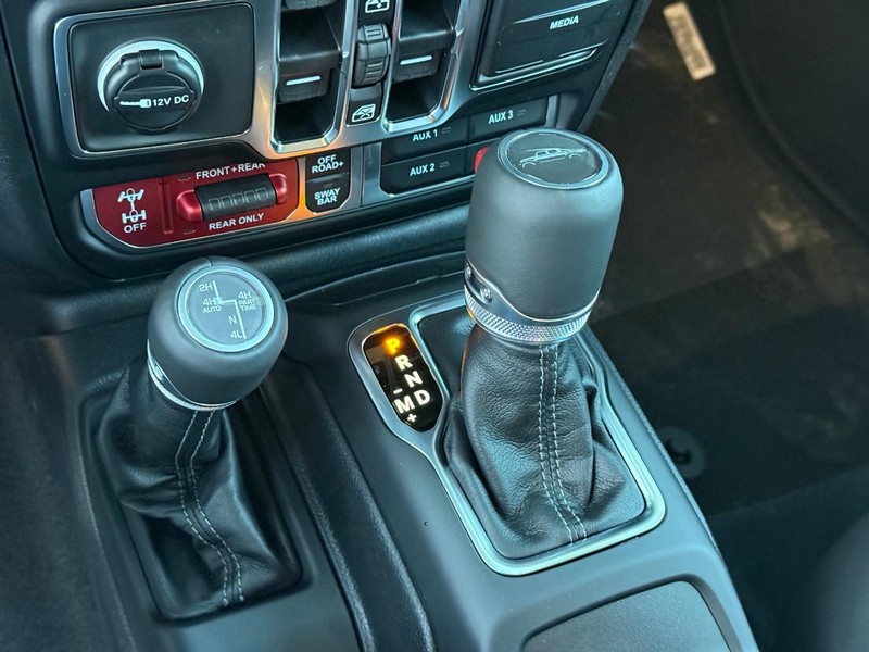 Jeep Gladiator Vehicle Full-screen Gallery Image 12