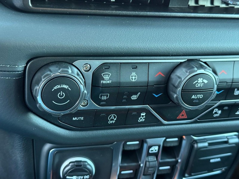 Jeep Gladiator Vehicle Full-screen Gallery Image 13