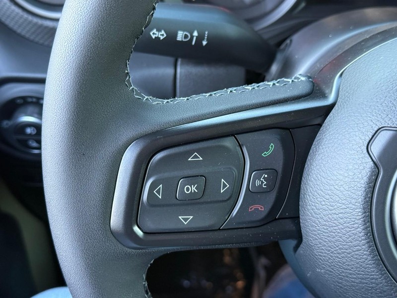 Jeep Gladiator Vehicle Full-screen Gallery Image 14