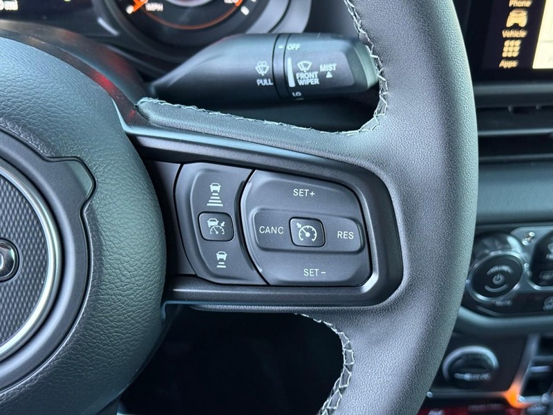 Jeep Gladiator Vehicle Full-screen Gallery Image 15