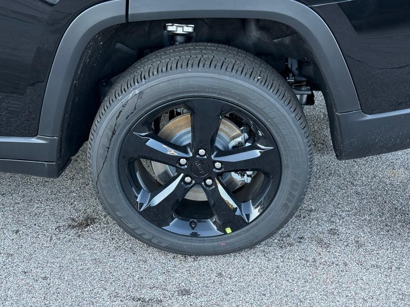 Jeep Grand Cherokee L Vehicle Image 05