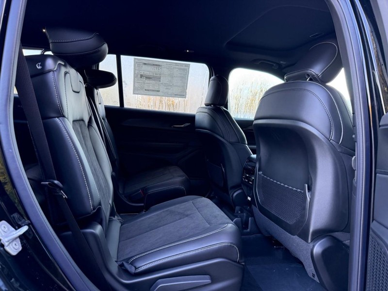 Jeep Grand Cherokee L Vehicle Image 08