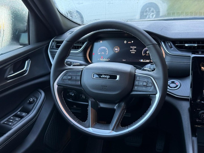 Jeep Grand Cherokee L Vehicle Image 11