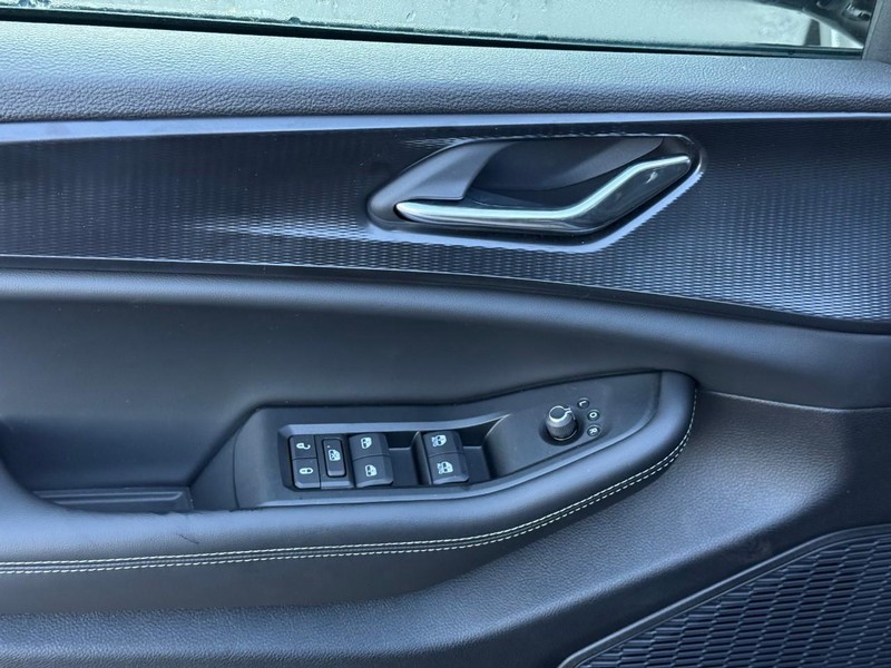 Jeep Grand Cherokee L Vehicle Image 14