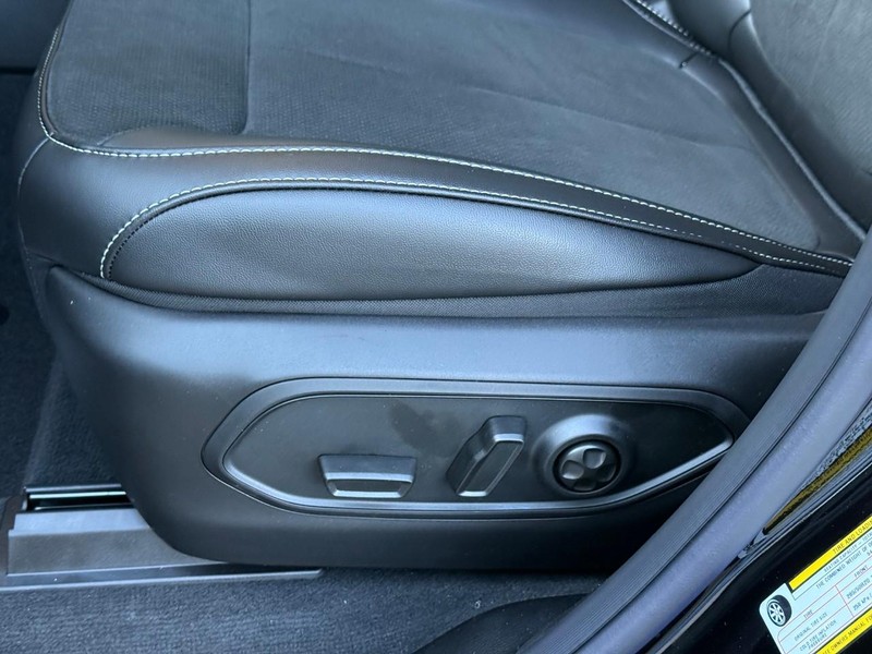 Jeep Grand Cherokee L Vehicle Image 16