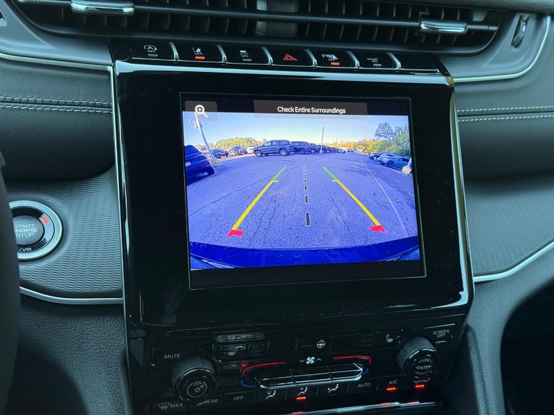 Jeep Grand Cherokee L Vehicle Image 21