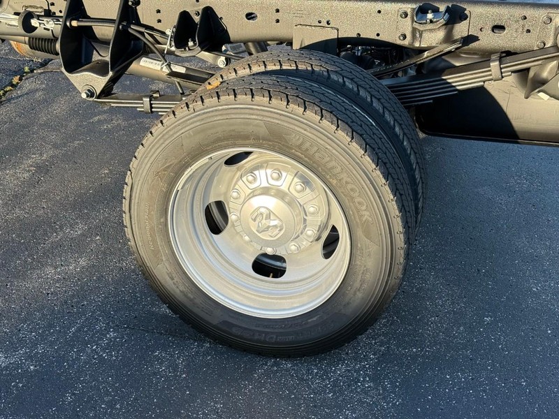 Ram 5500 Chassis Cab Vehicle Image 05