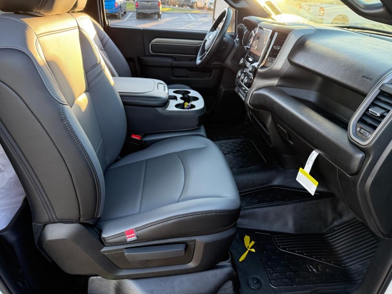 Ram 5500 Chassis Cab Vehicle Image 07