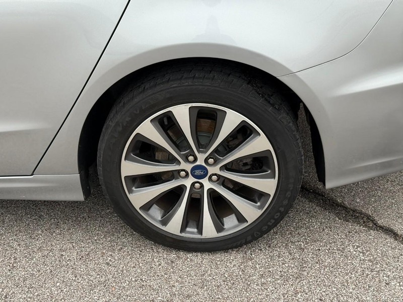 Ford Fusion Vehicle Image 05