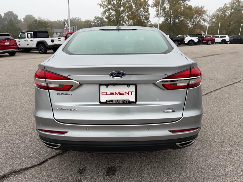 Ford Fusion Vehicle Image 09