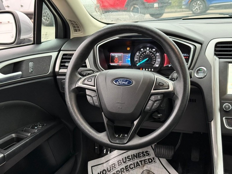 Ford Fusion Vehicle Image 16