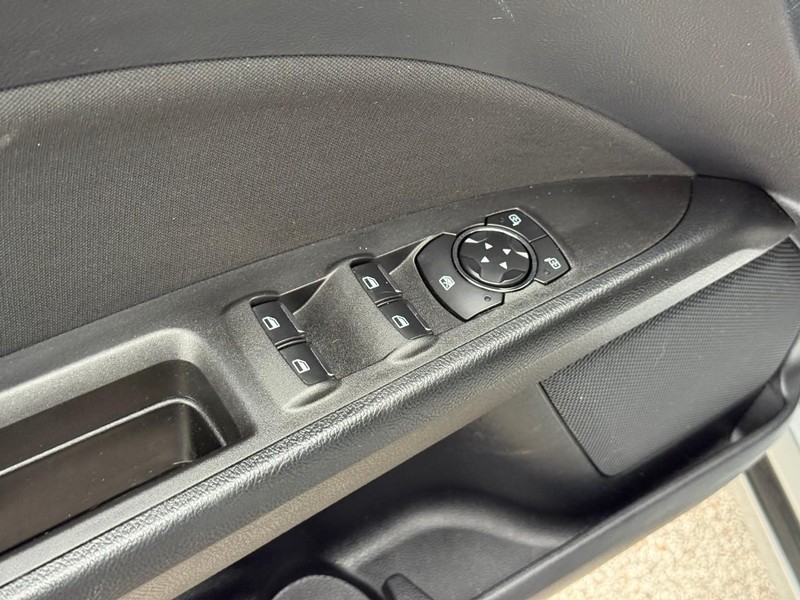 Ford Fusion Vehicle Image 21