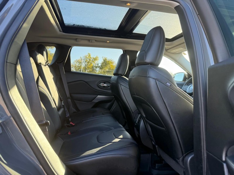 Jeep Cherokee Vehicle Image 13