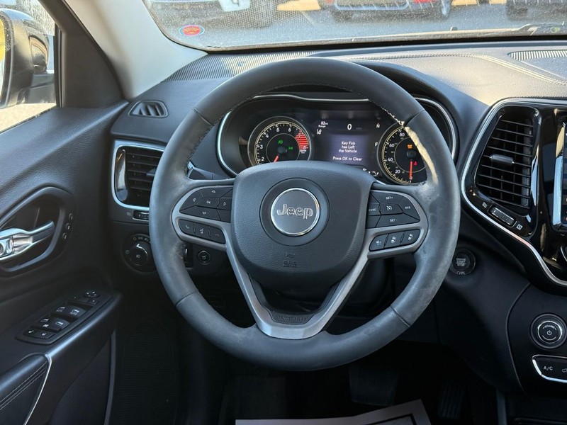 Jeep Cherokee Vehicle Image 15