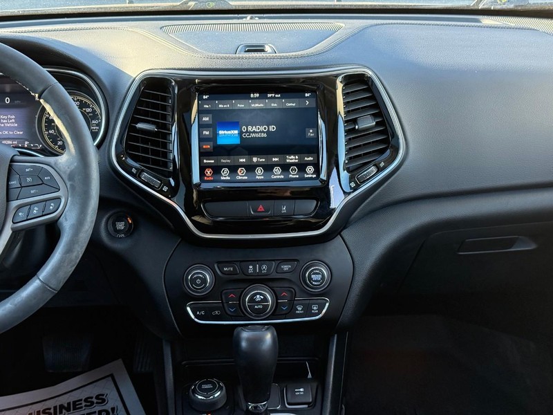 Jeep Cherokee Vehicle Image 16