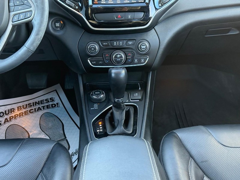 Jeep Cherokee Vehicle Image 17