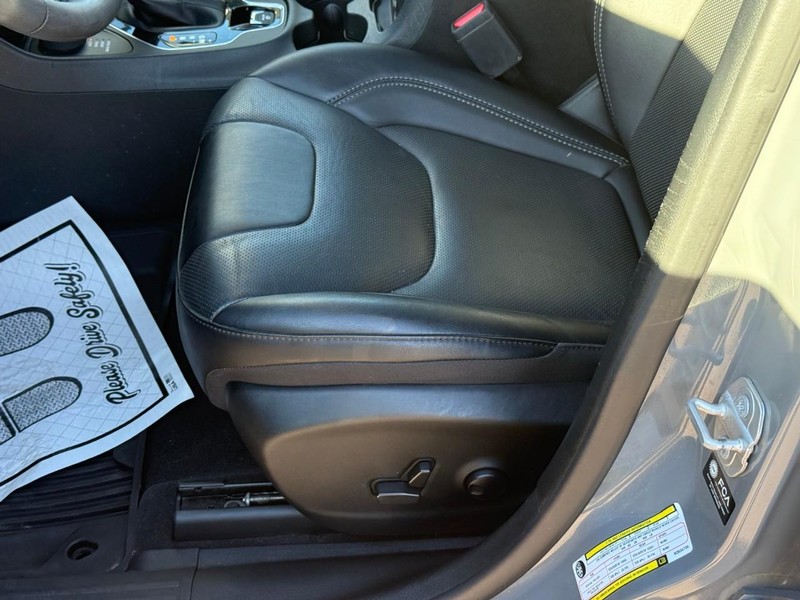 Jeep Cherokee Vehicle Image 20