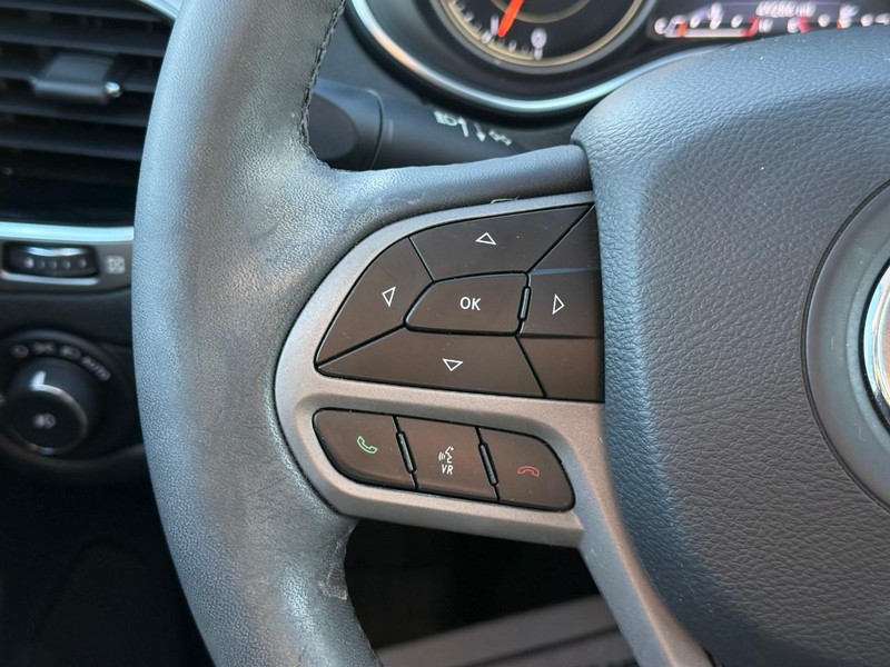 Jeep Cherokee Vehicle Image 22