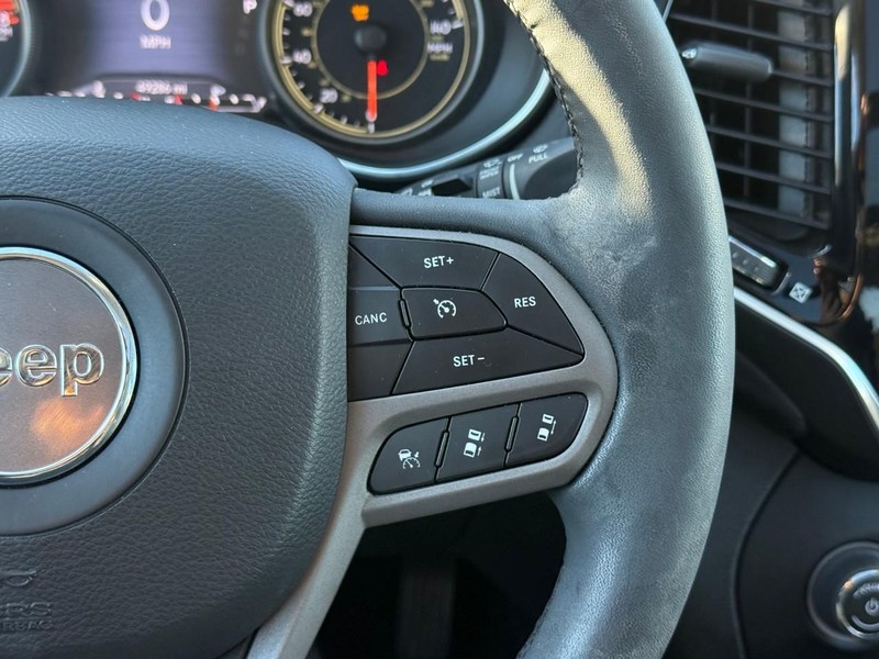 Jeep Cherokee Vehicle Image 23