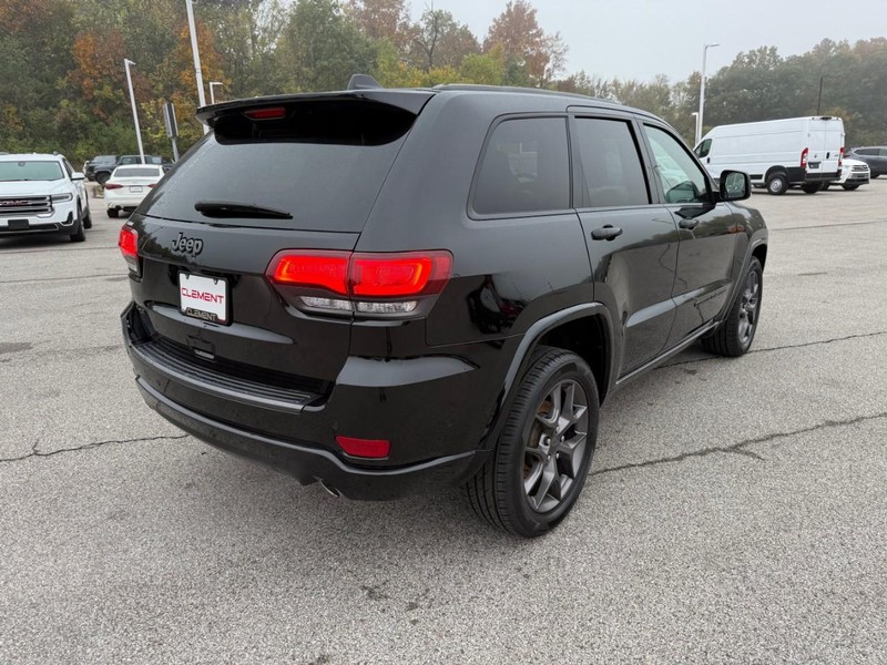 Jeep Grand Cherokee Vehicle Image 09