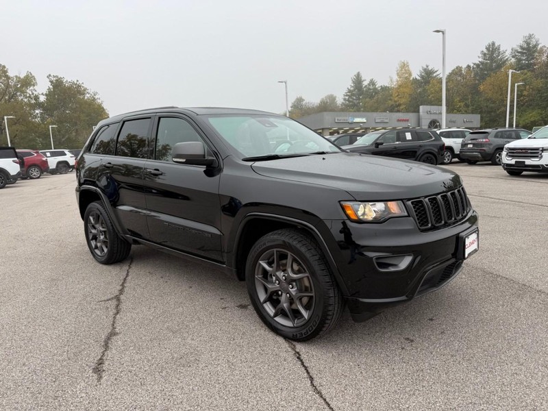 Jeep Grand Cherokee Vehicle Image 11