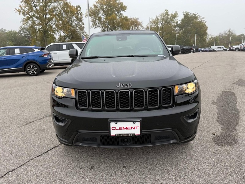 Jeep Grand Cherokee Vehicle Image 12