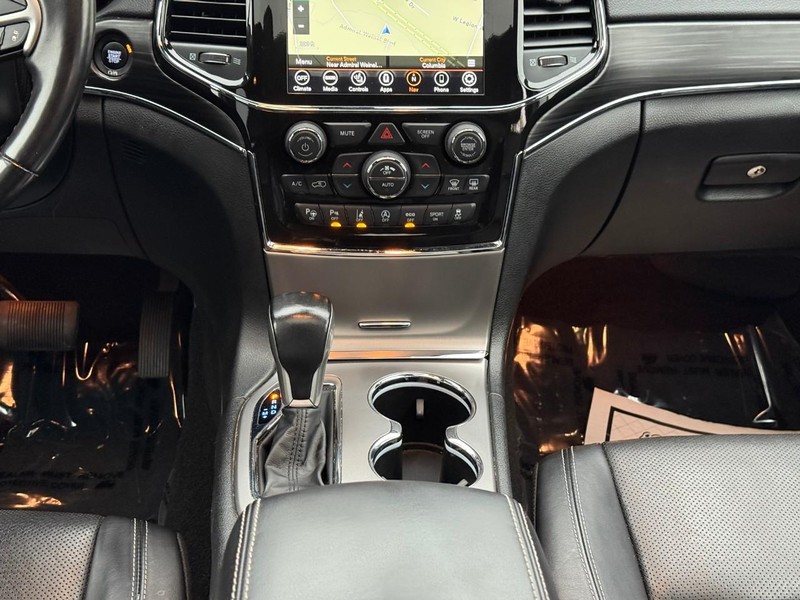 Jeep Grand Cherokee Vehicle Image 17