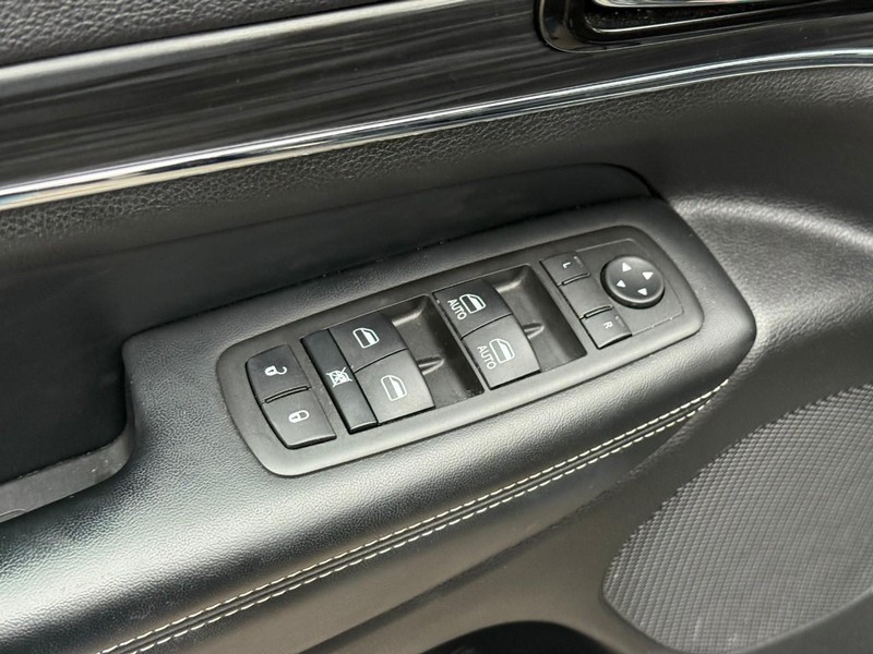 Jeep Grand Cherokee Vehicle Image 19