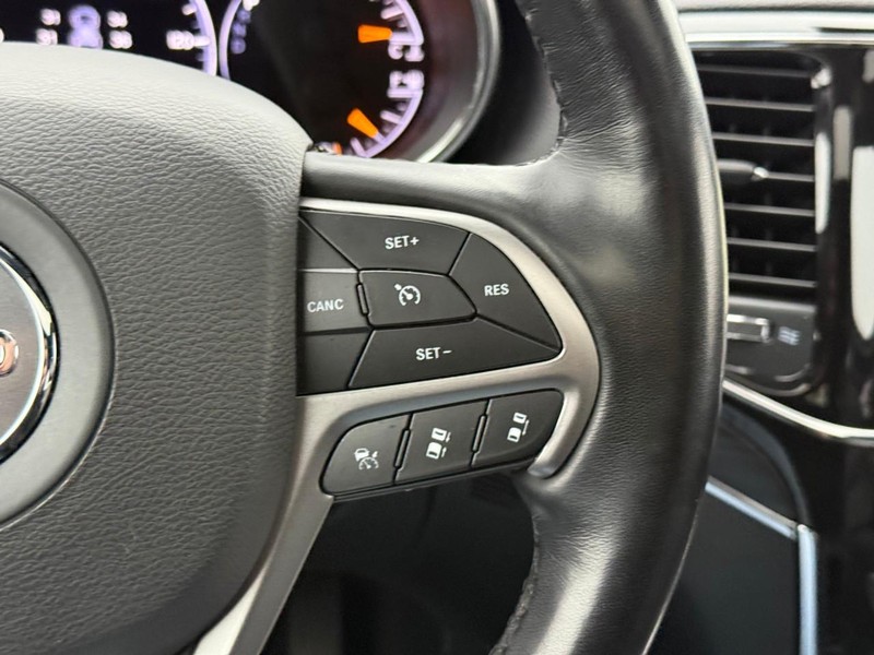 Jeep Grand Cherokee Vehicle Image 24