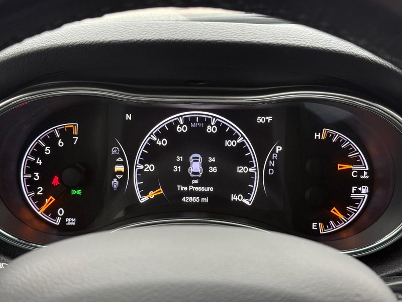 Jeep Grand Cherokee Vehicle Image 25