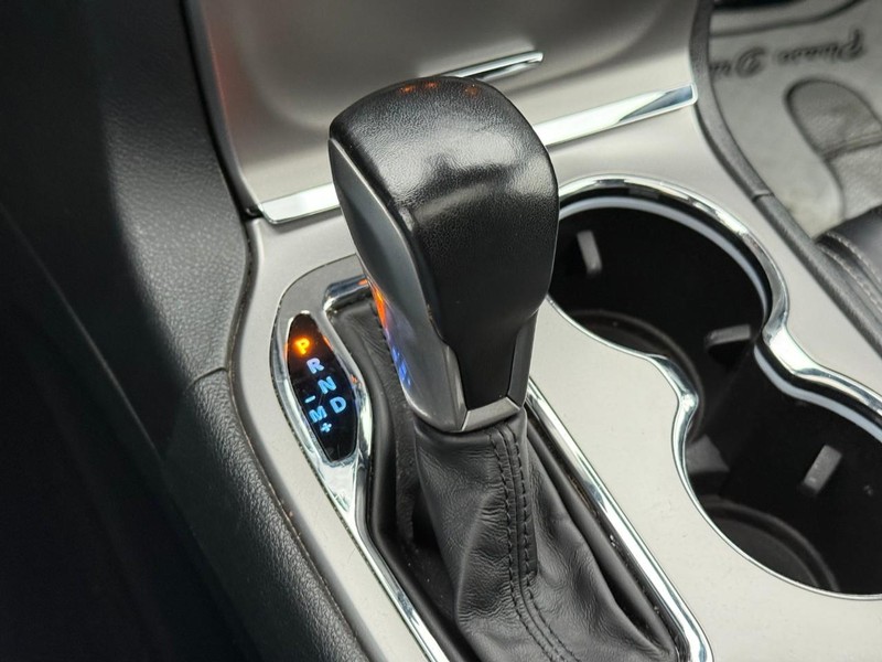 Jeep Grand Cherokee Vehicle Image 26