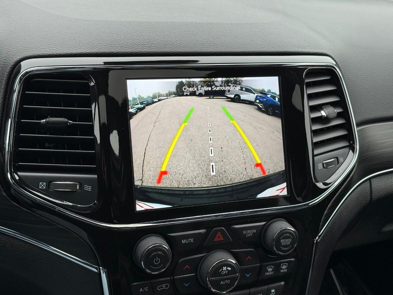 Jeep Grand Cherokee Vehicle Image 27