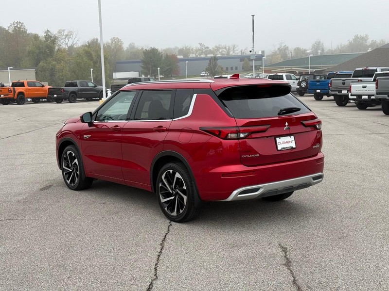 Mitsubishi Outlander Plug-In Hybrid Vehicle Image 04