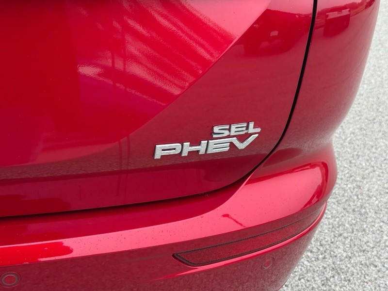 Mitsubishi Outlander Plug-In Hybrid Vehicle Image 07