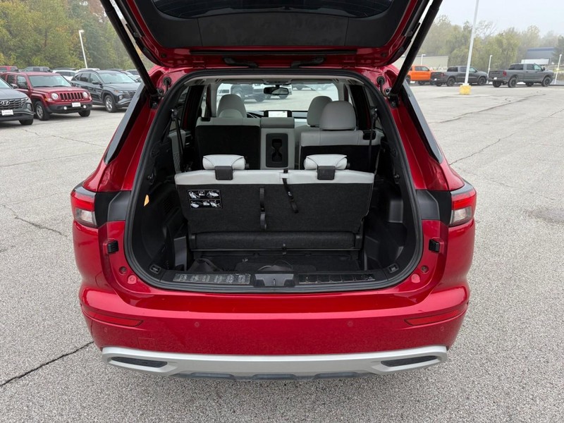 Mitsubishi Outlander Plug-In Hybrid Vehicle Image 08