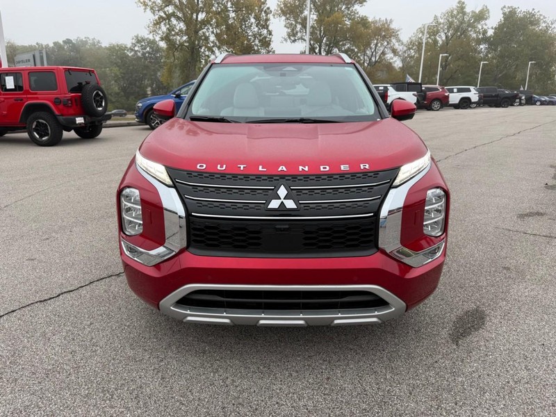 Mitsubishi Outlander Plug-In Hybrid Vehicle Image 13