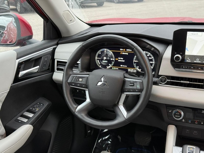 Mitsubishi Outlander Plug-In Hybrid Vehicle Image 16