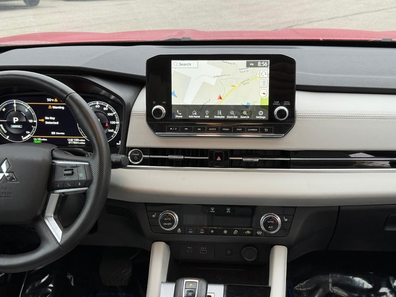 Mitsubishi Outlander Plug-In Hybrid Vehicle Image 17