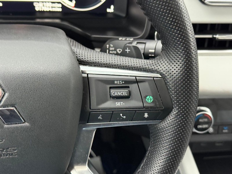 Mitsubishi Outlander Plug-In Hybrid Vehicle Image 25