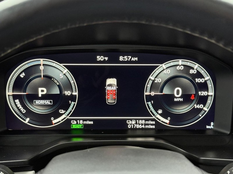 Mitsubishi Outlander Plug-In Hybrid Vehicle Image 26