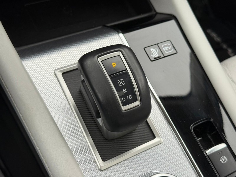 Mitsubishi Outlander Plug-In Hybrid Vehicle Image 27