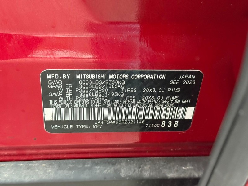 Mitsubishi Outlander Plug-In Hybrid Vehicle Image 30