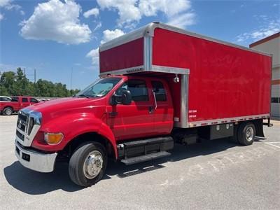 Ford Super Duty F-650 Pro Loader Vehicle Full-screen Gallery Image 3