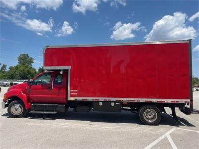 Ford Super Duty F-650 Pro Loader Vehicle Full-screen Gallery Image 4