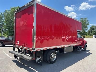 Ford Super Duty F-650 Pro Loader Vehicle Full-screen Gallery Image 7