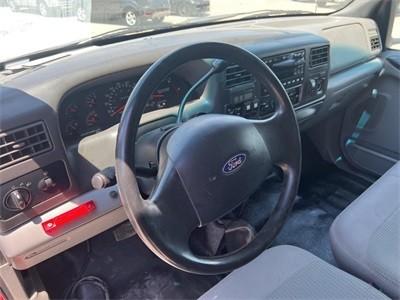 Ford Super Duty F-650 Pro Loader Vehicle Full-screen Gallery Image 18