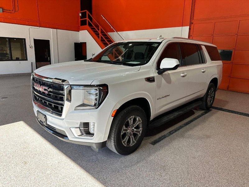 GMC Yukon XL Vehicle Full-screen Gallery Image 8