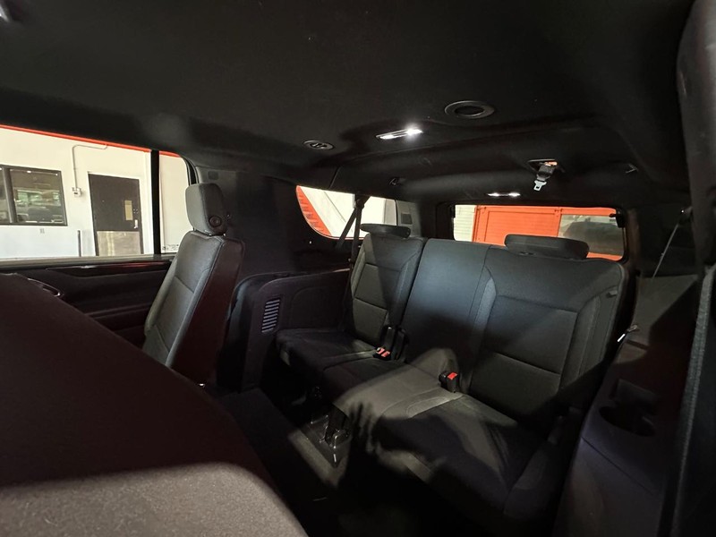 GMC Yukon XL Vehicle Full-screen Gallery Image 17