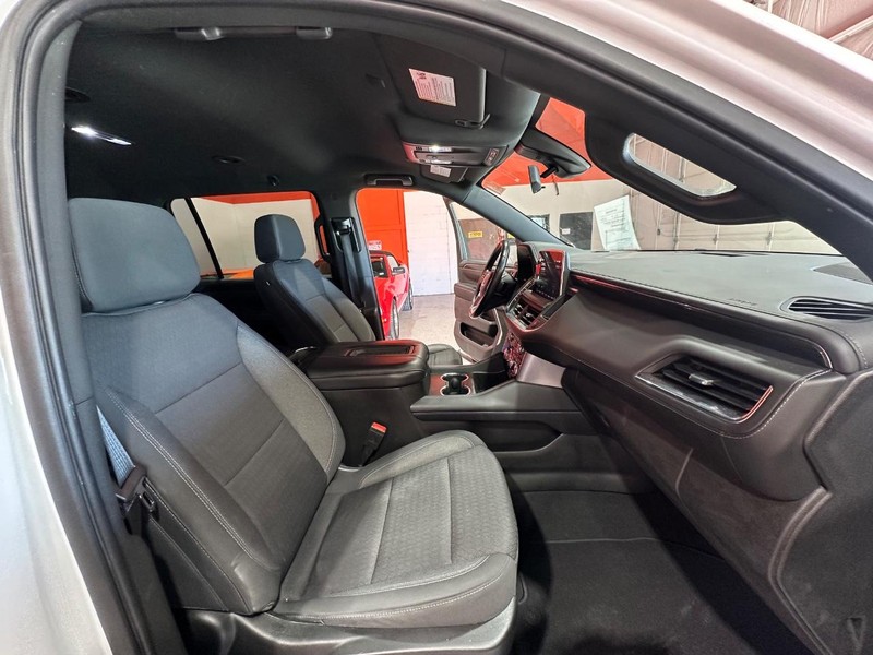 GMC Yukon XL Vehicle Full-screen Gallery Image 21